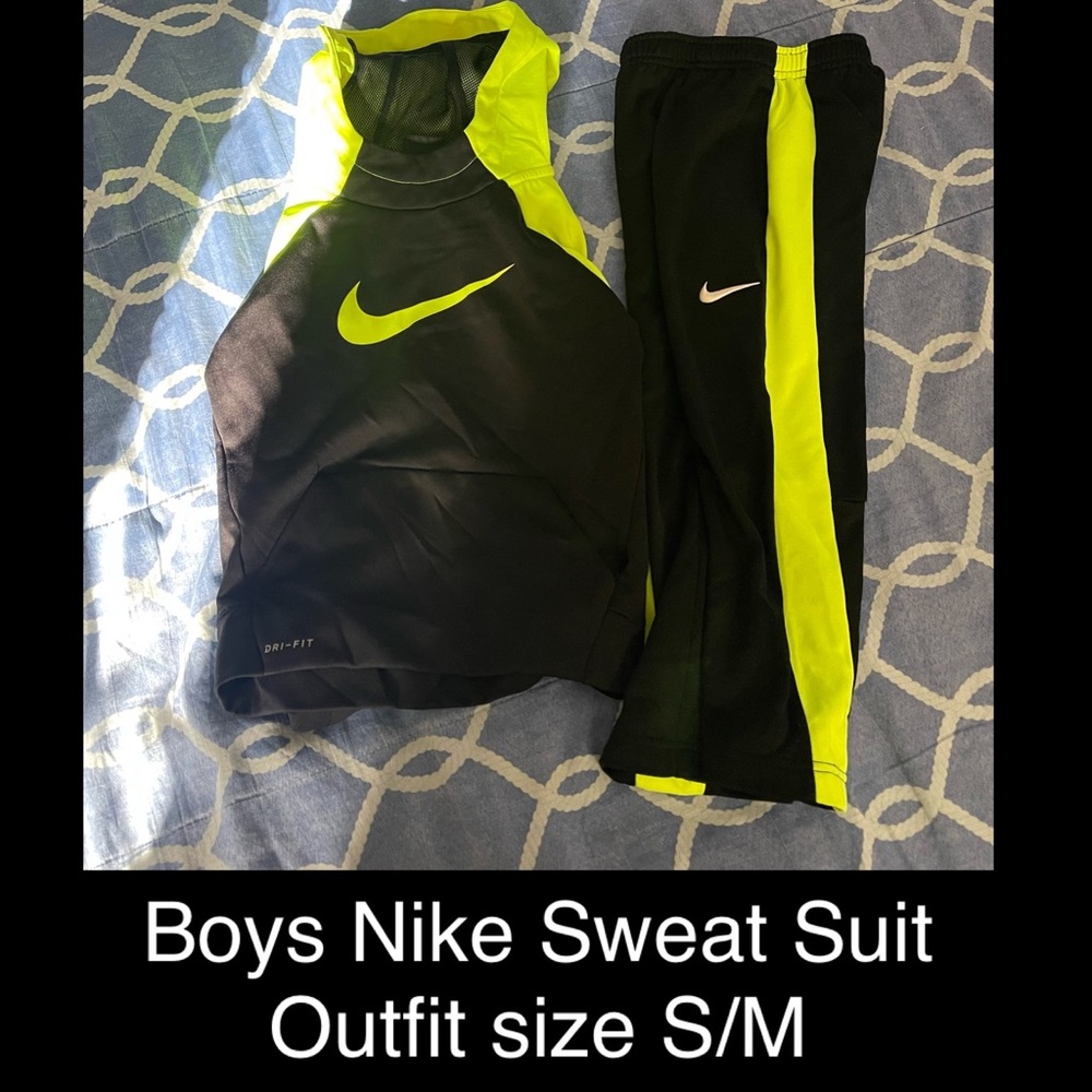 Nike Boys Hoodie Sweatsuit
